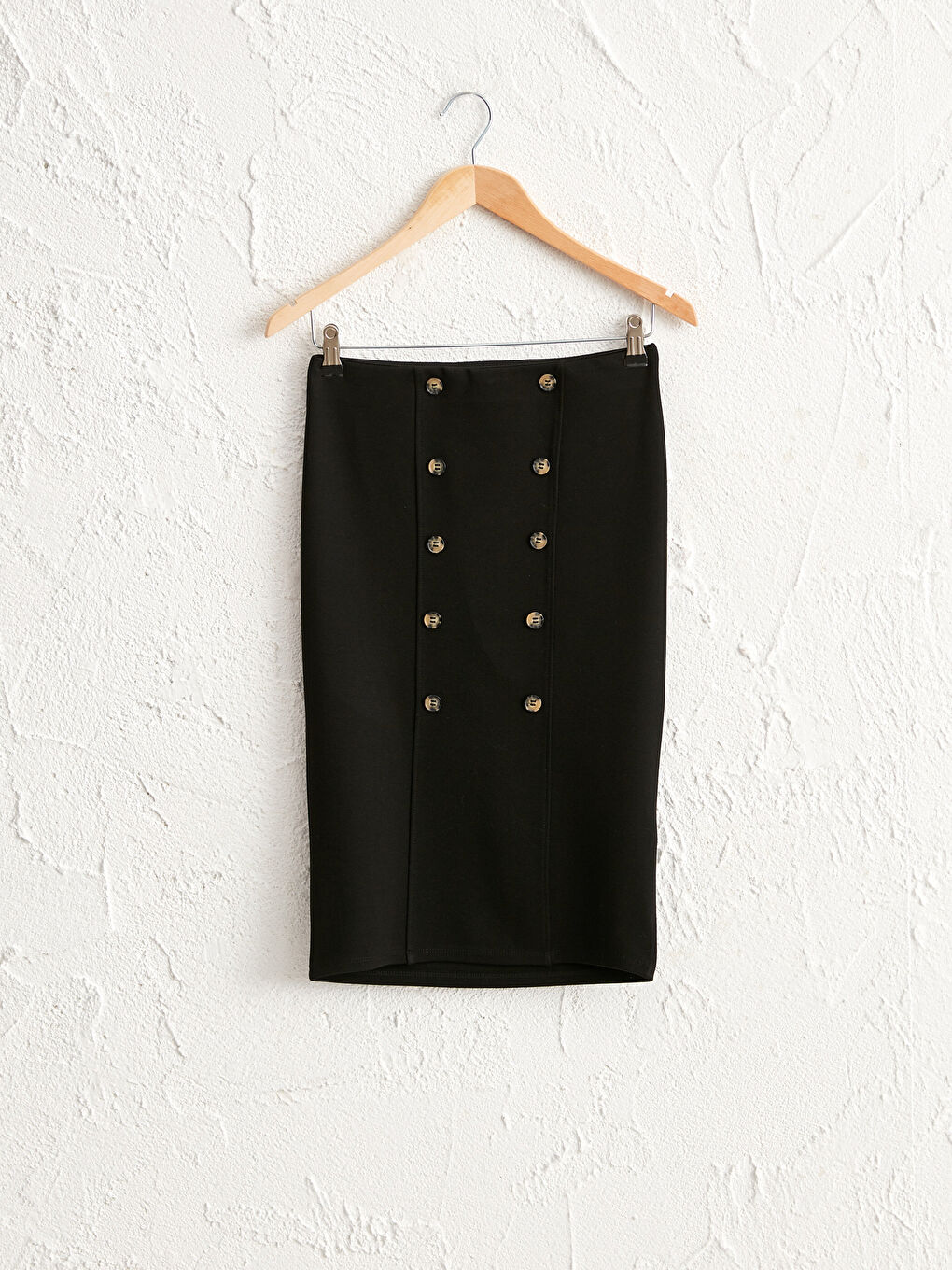 Спідниця-олівець з деталями ґудзиків