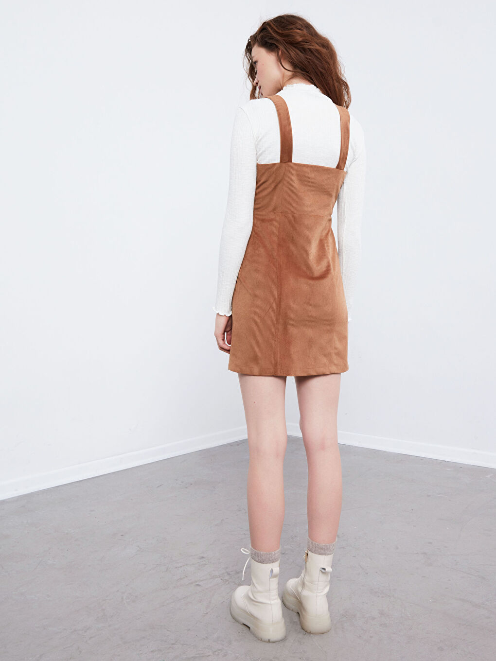 Kahverengi Yırtmaç Detaylı Kadife Elbise-6