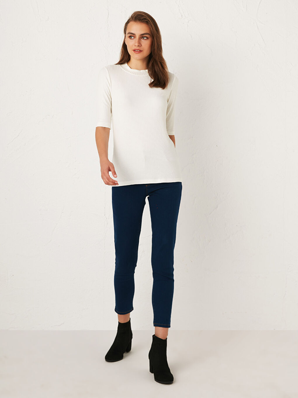 Ekru Standart Fit Kısa Kollu Kadın Düz Esnek Tişört-2