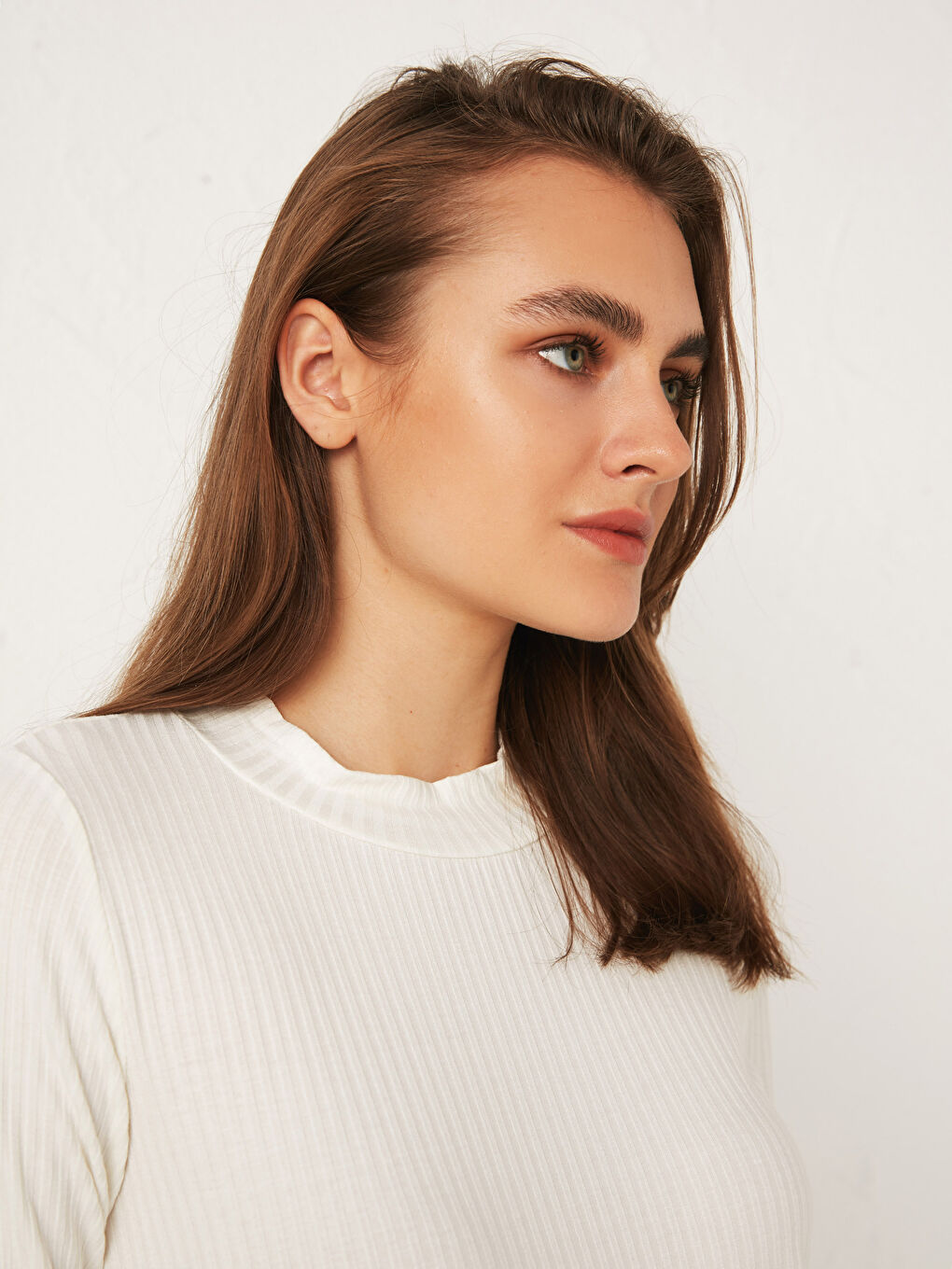 Ekru Standart Fit Kısa Kollu Kadın Düz Esnek Tişört-3