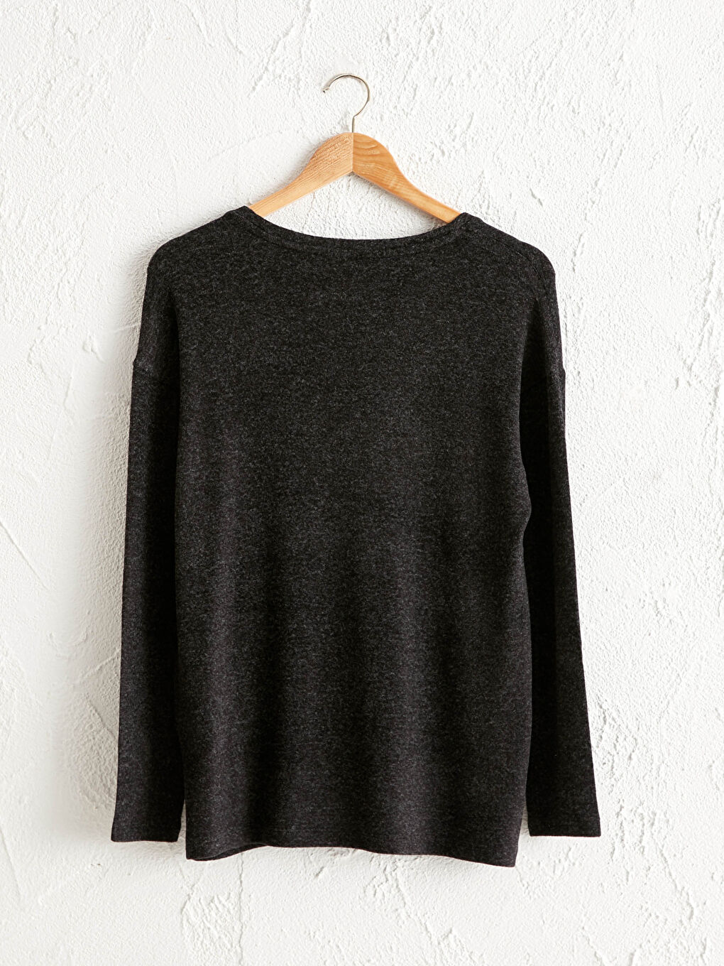 تي شيرت فضفاض بفتحة رقبة على شكل حرف V-2