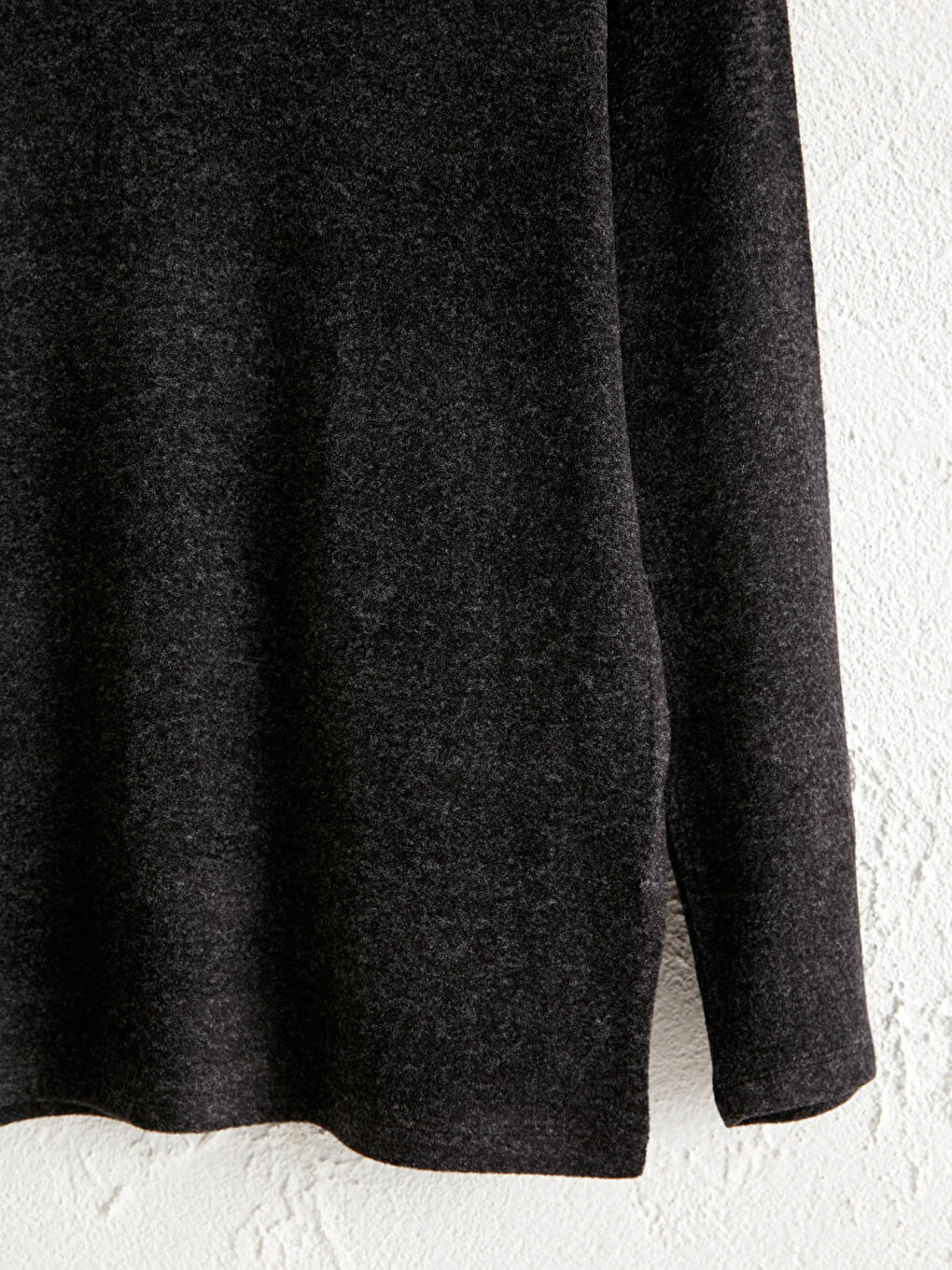 تي شيرت فضفاض بفتحة رقبة على شكل حرف V-3