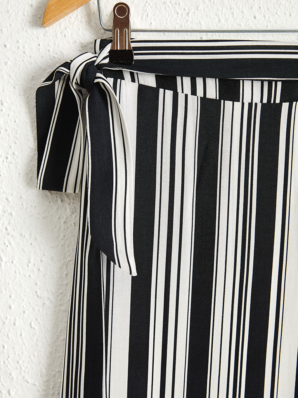 Siyah Çizgili Kruvaze Etek ve Crop Bluz-7