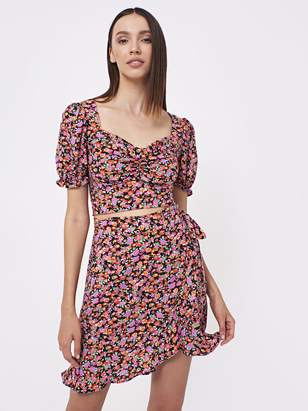 Yeşil Çiçek Desenli Fırfır ve Büzgü Detaylı Etek ve Bluz