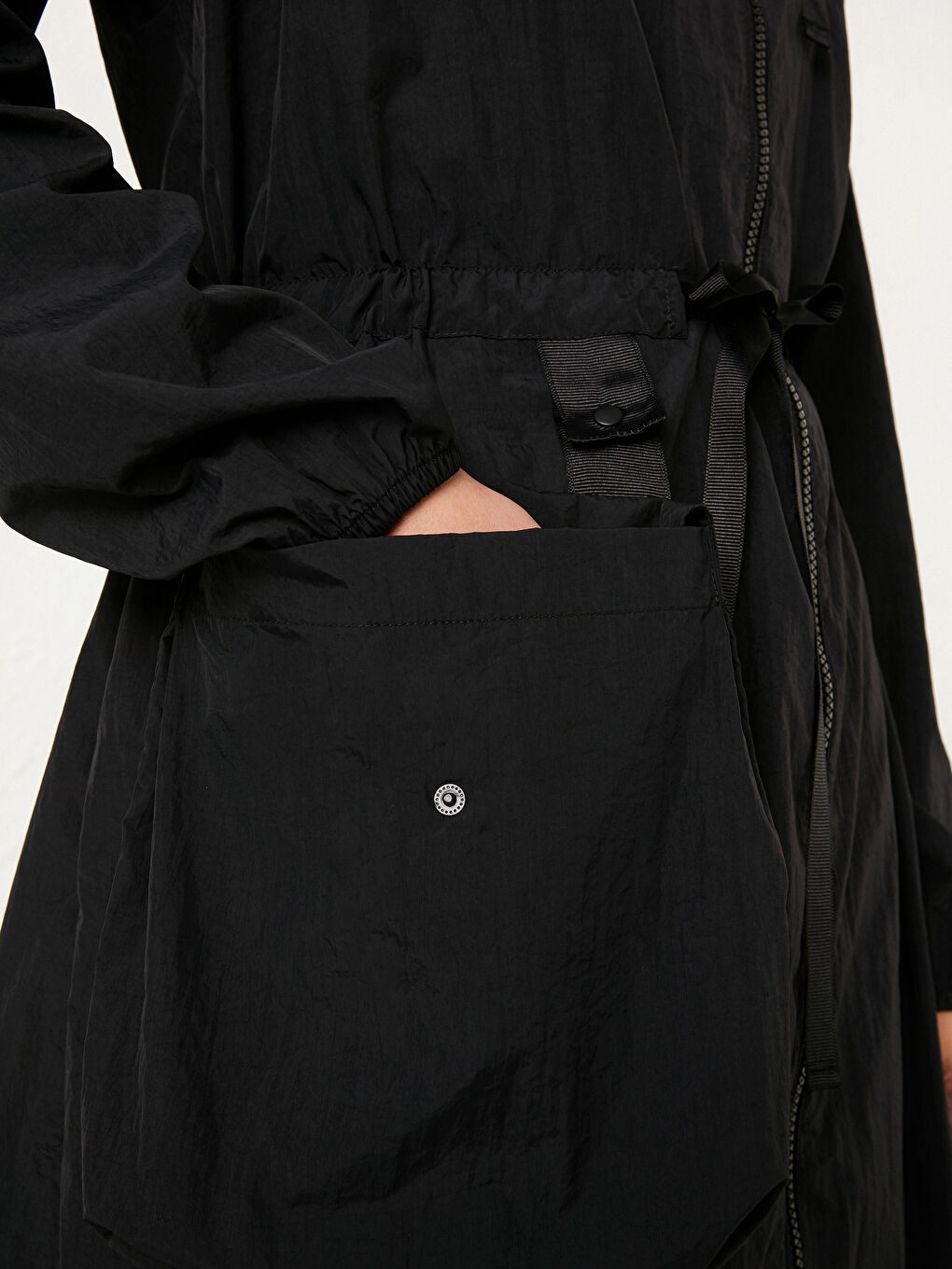 Siyah Kapüşonlu İnce Yağmurluk-9