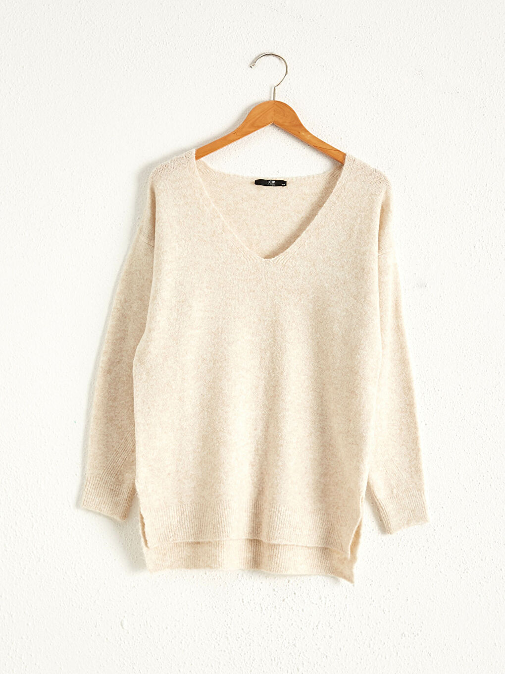 V-тәрізді жағалы кең трикотаж жемпір