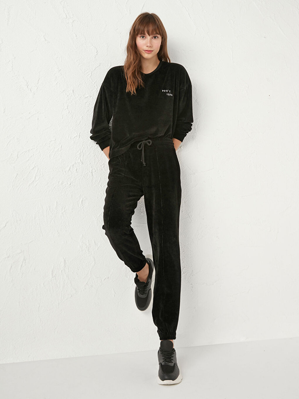 Elastic Waist Velvet Sweatpants-1