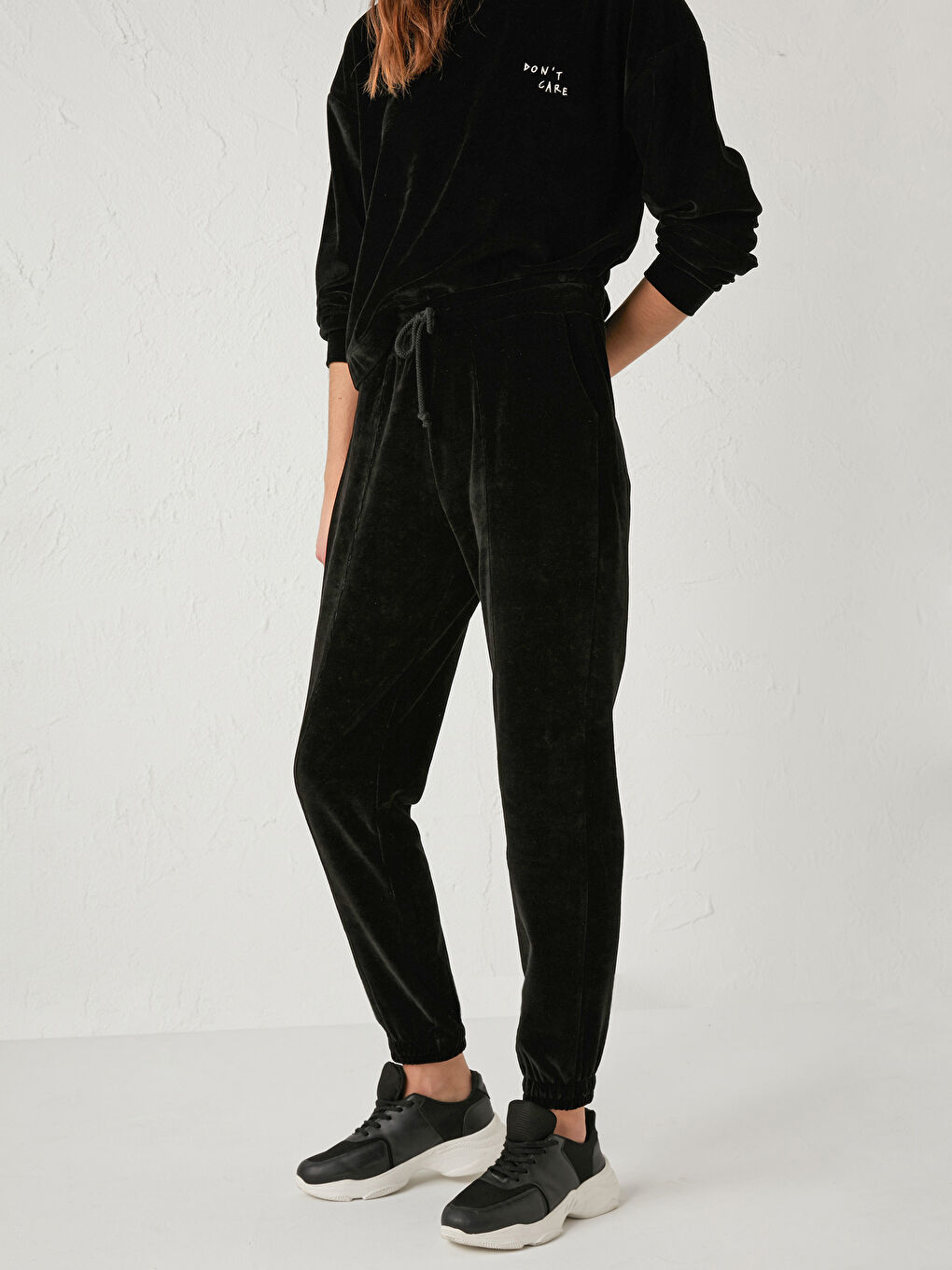 Elastic Waist Velvet Sweatpants-3