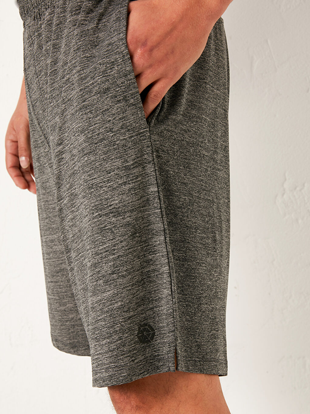 شورت رياضي اكتيف بقصة مريحة-4