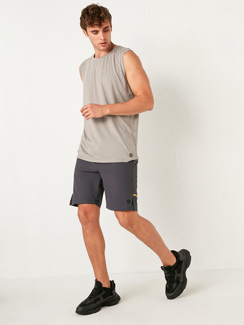 Gri Standart Kalıp Aktif Spor Şort