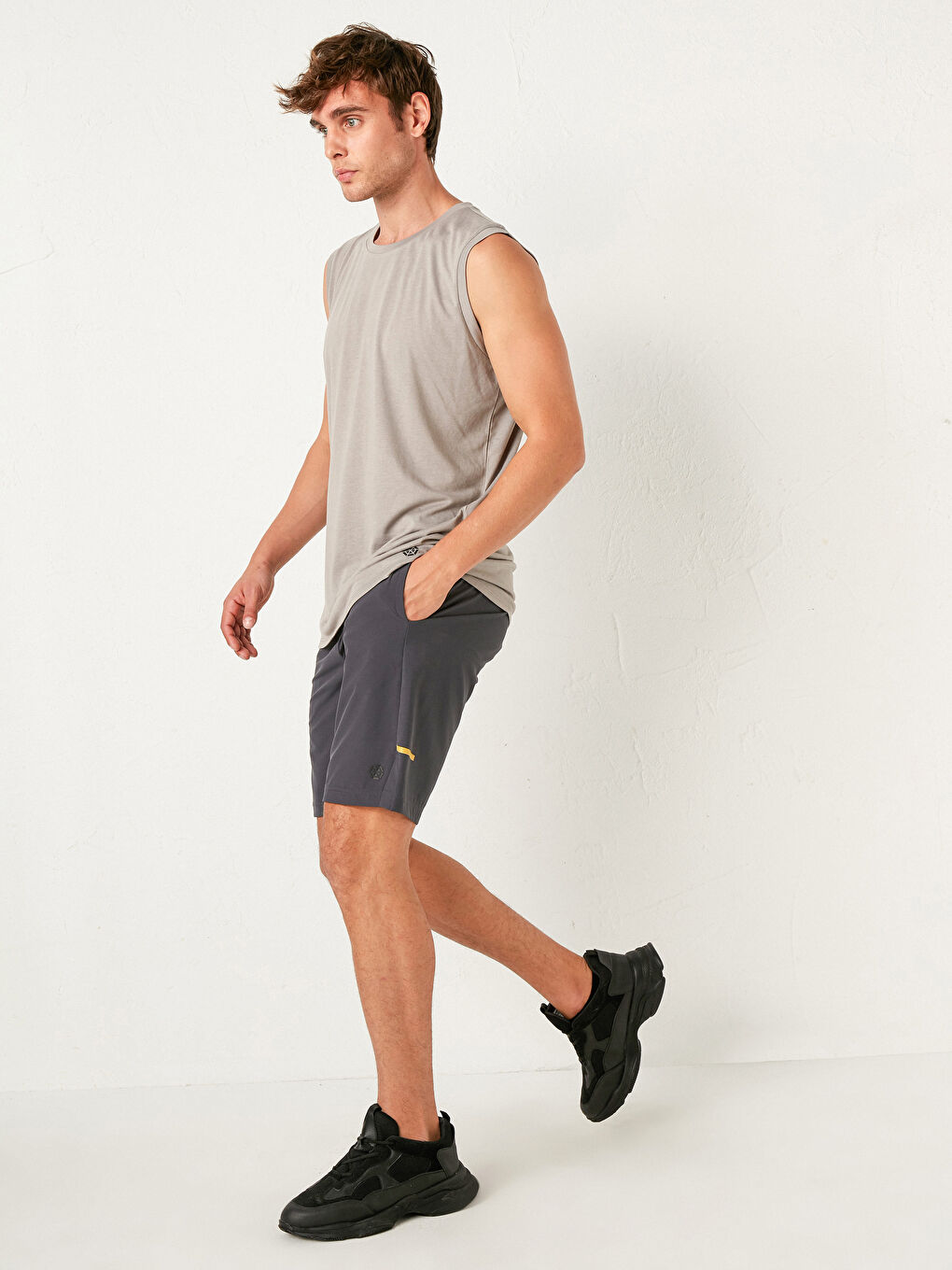 Gri Standart Kalıp Aktif Spor Şort-1