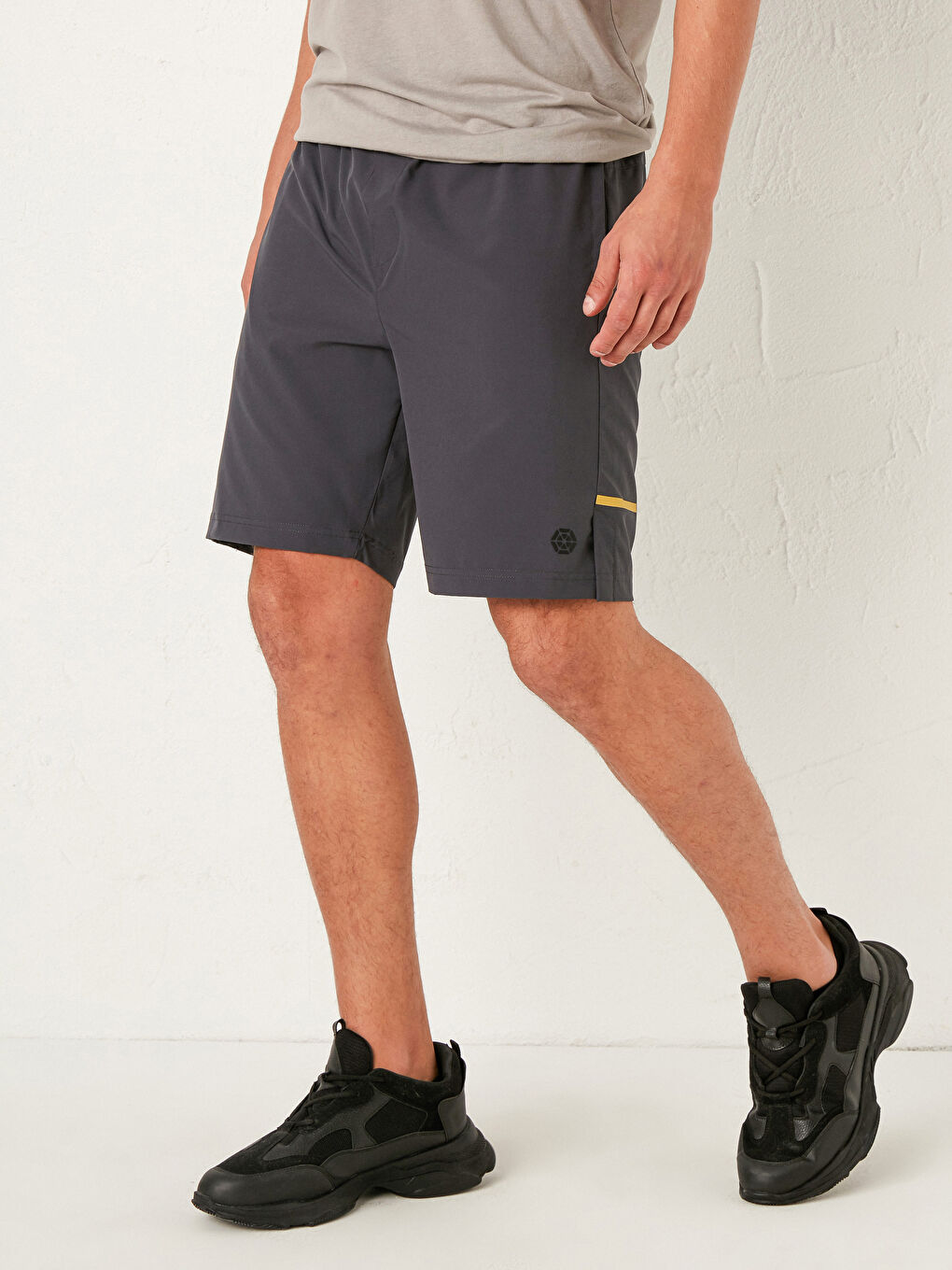 Gri Standart Kalıp Aktif Spor Şort-2