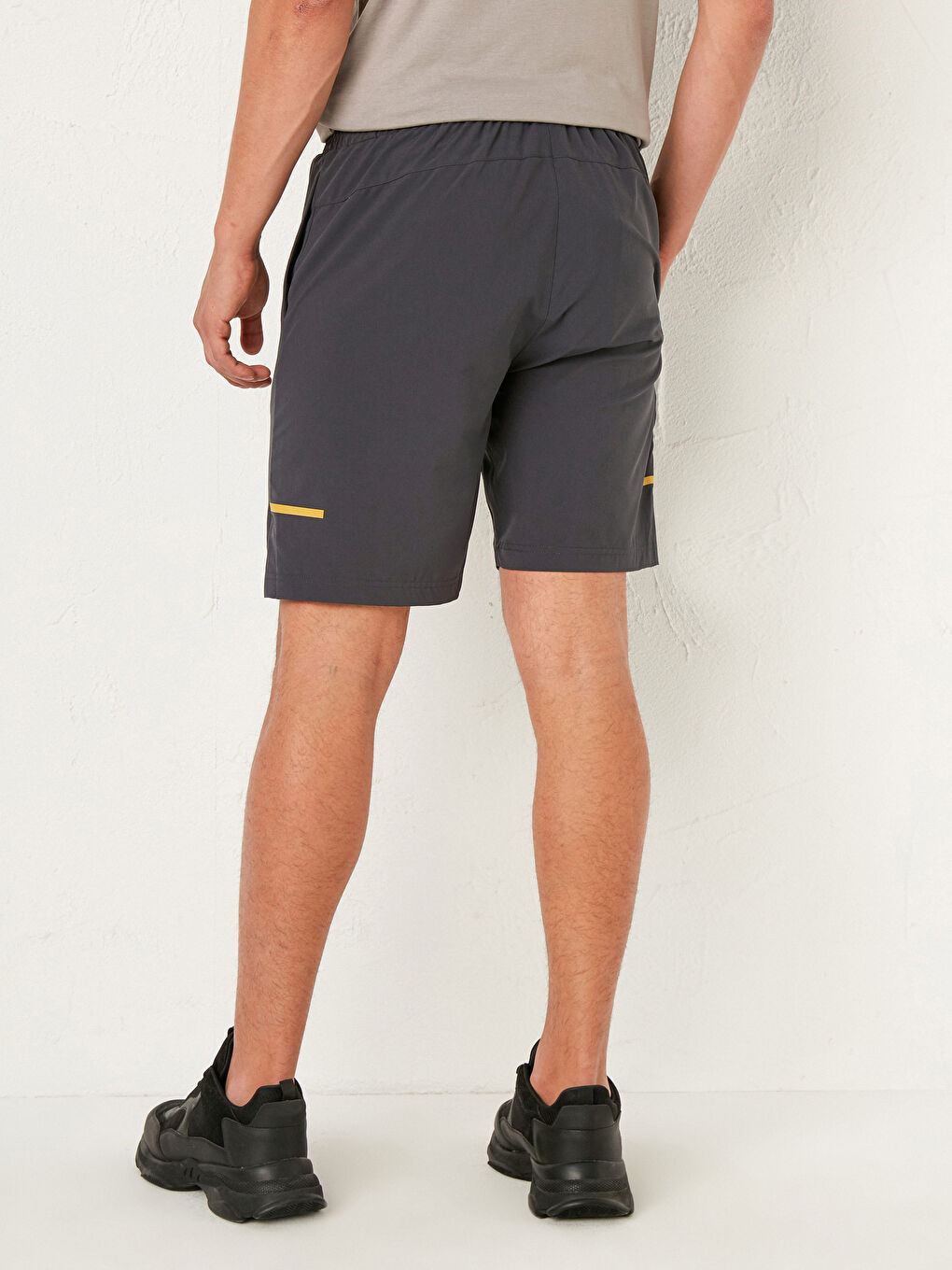 Gri Standart Kalıp Aktif Spor Şort-3