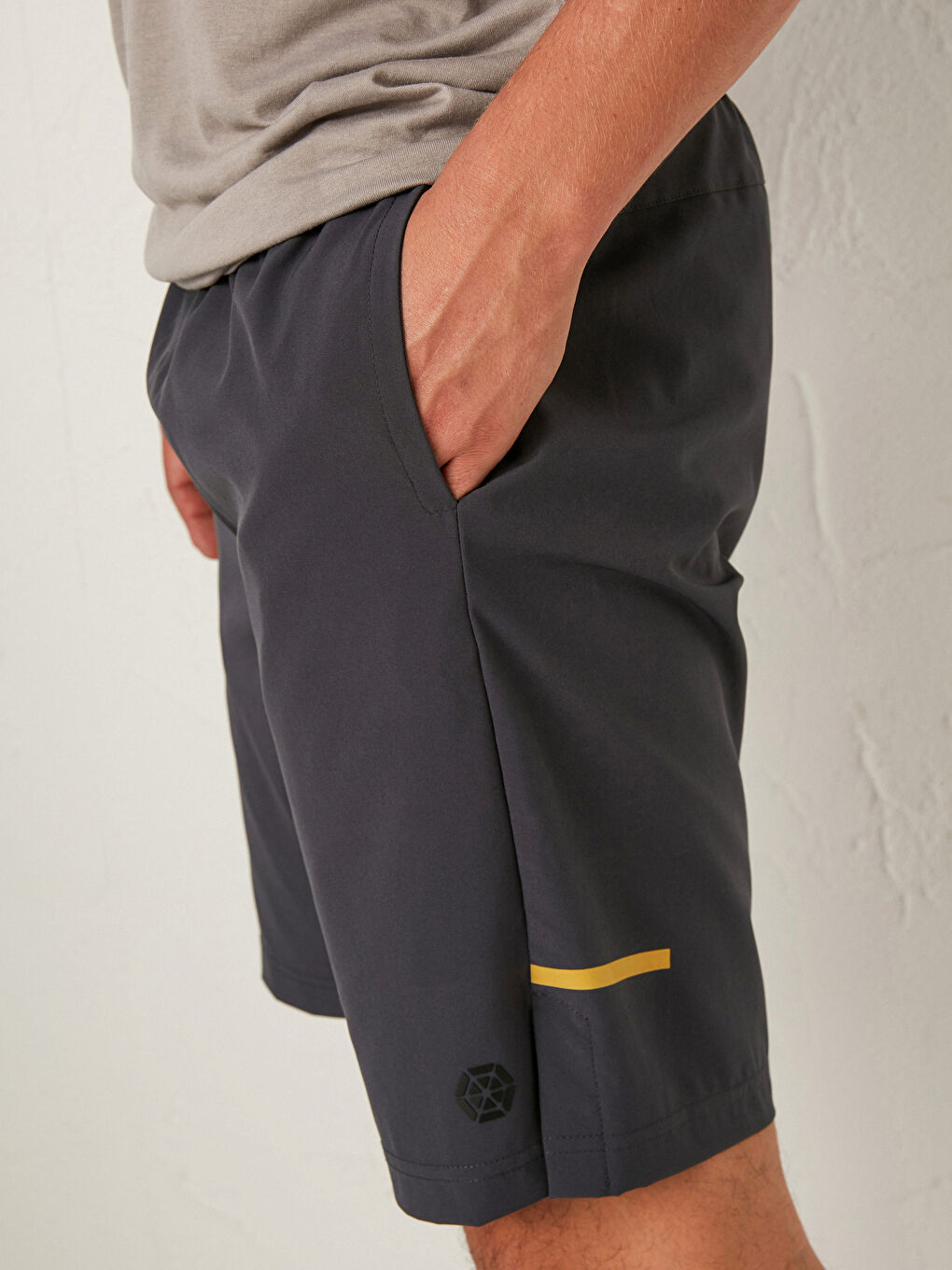 Gri Standart Kalıp Aktif Spor Şort-4