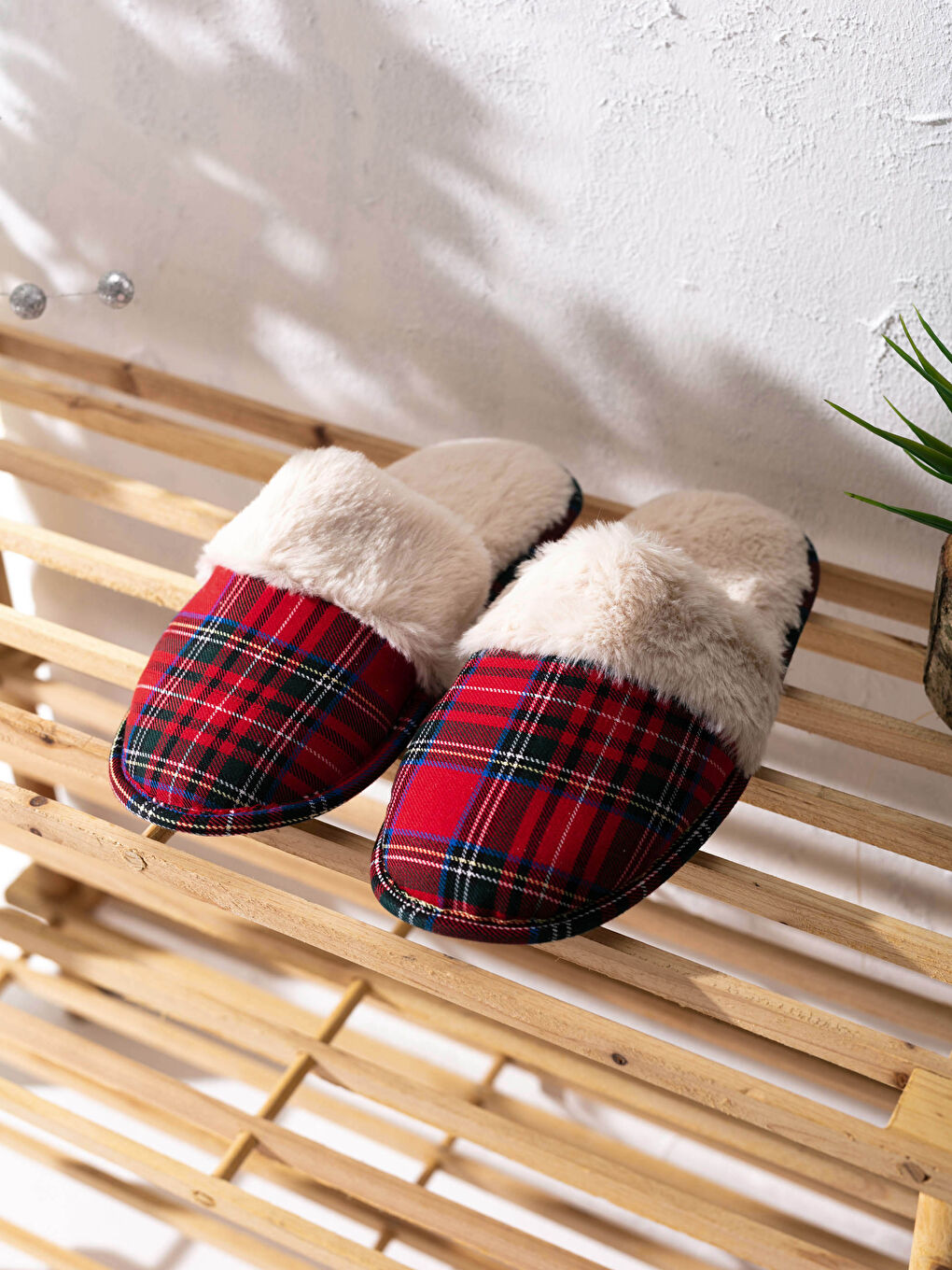 Closed Front Checkered Women's House Slippers