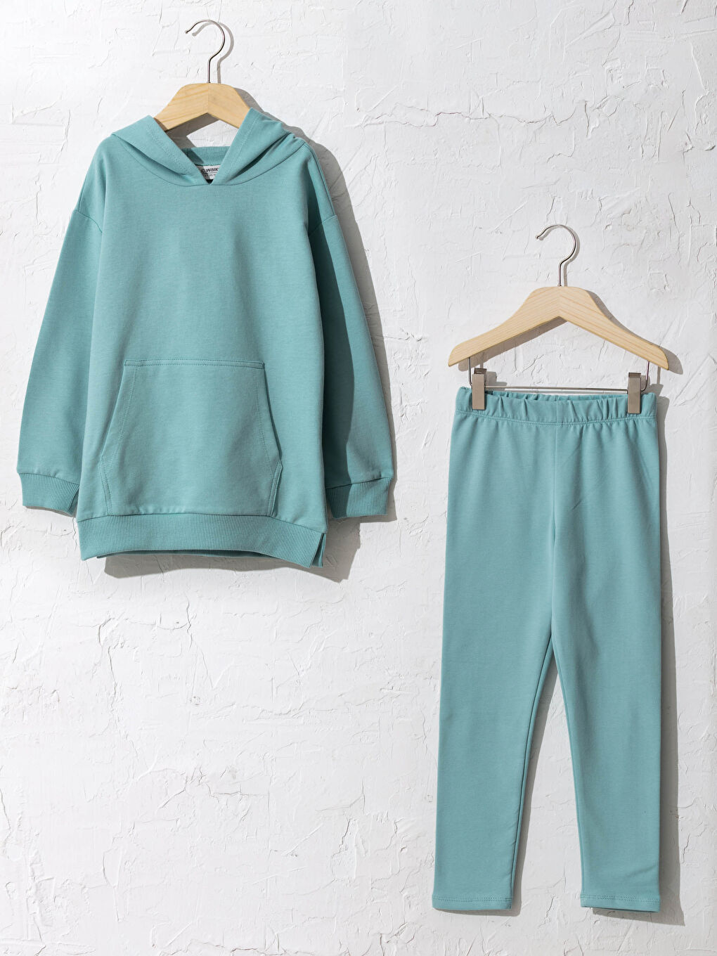 سويت شيرت وبنطلون ليقنز للبنات