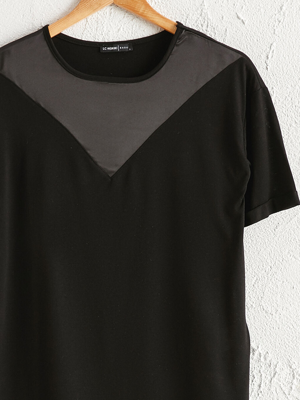 Siyah Bisiklet Yaka Kısa Kollu Kadın Tişört-2