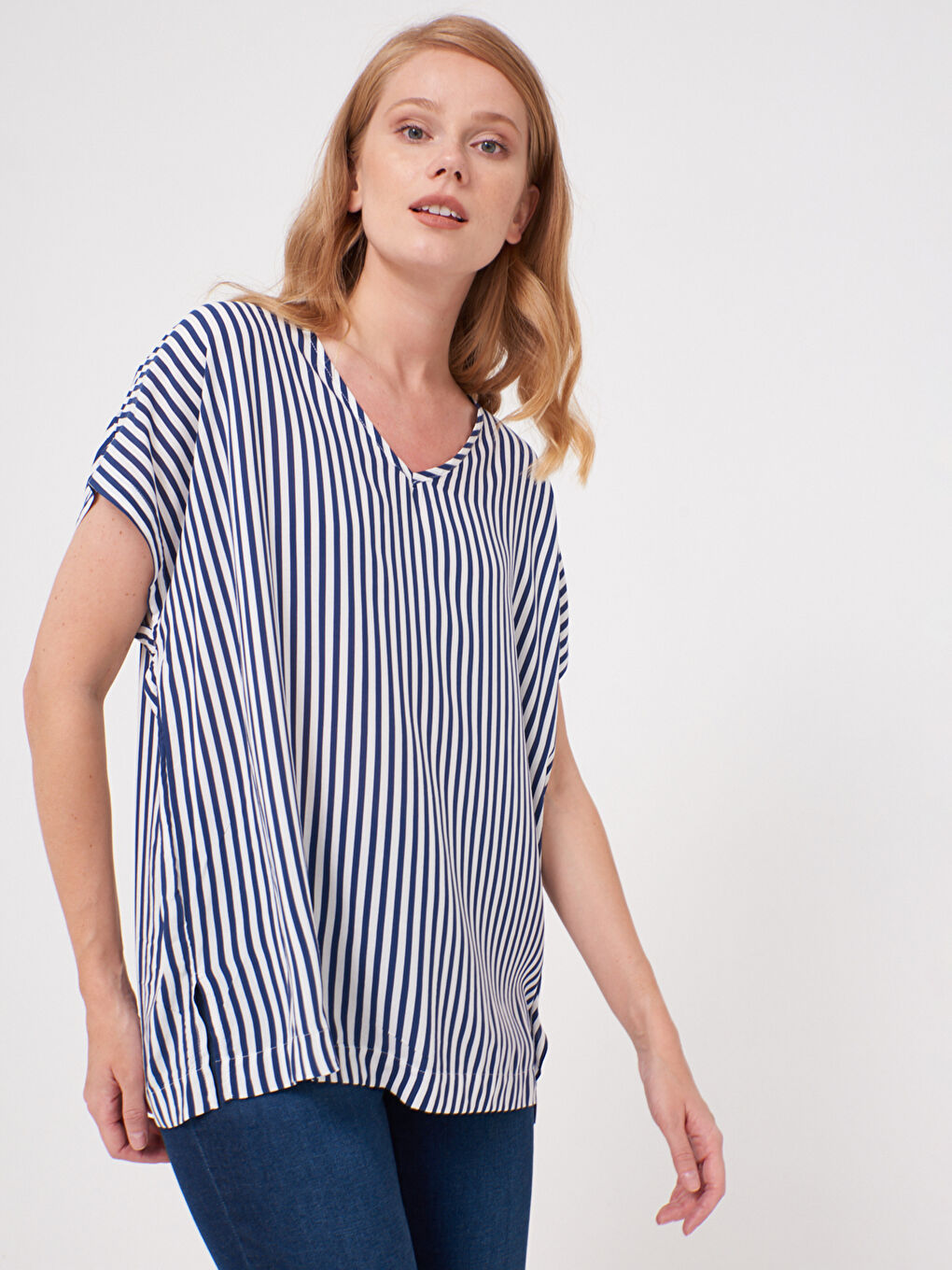 Lacivert V Yaka Kısa Çizgili Kollu Kadın Bluz