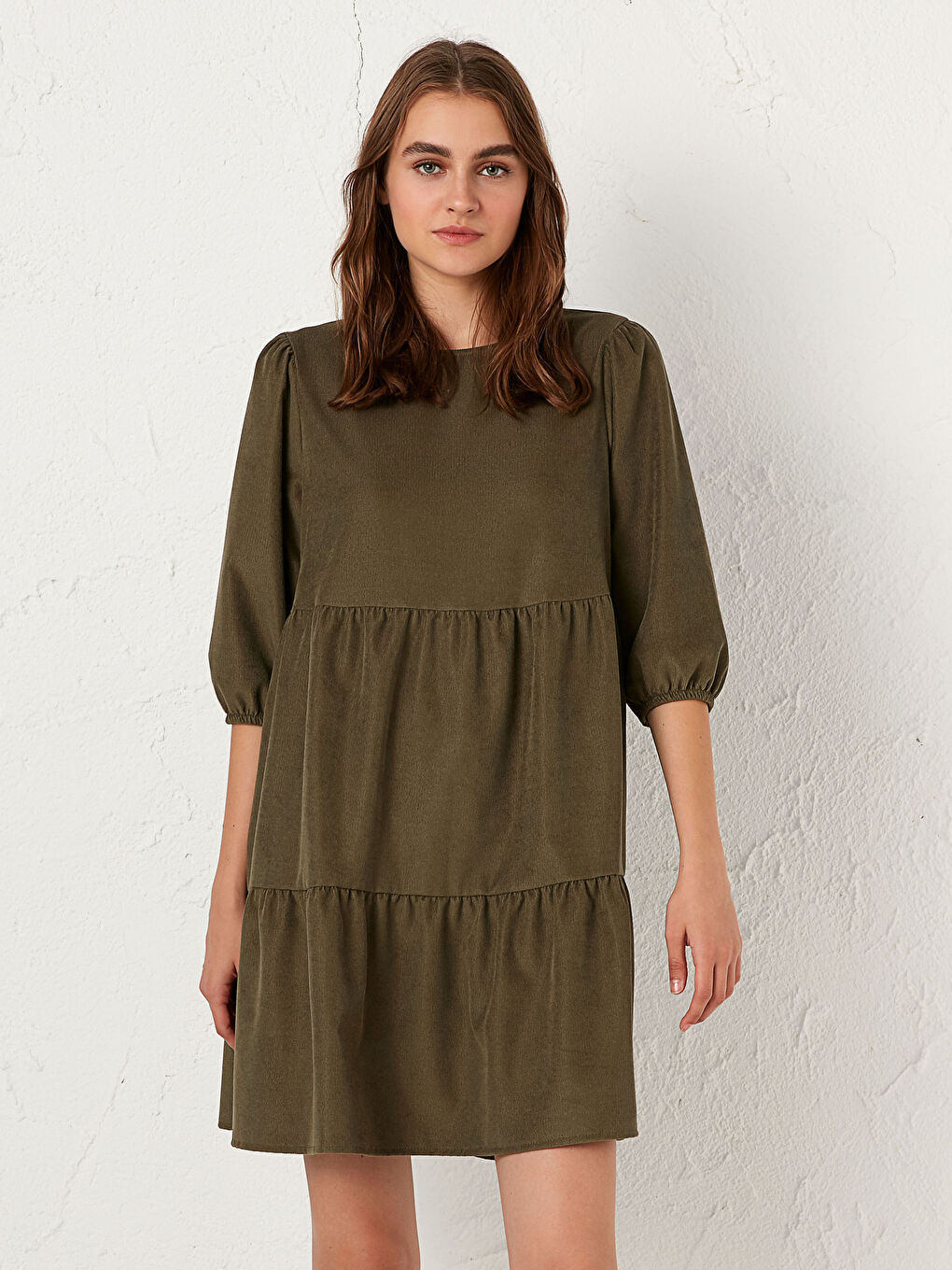 فستان نسائي بياقة دائرية سادة بأكمام قصيرة-1