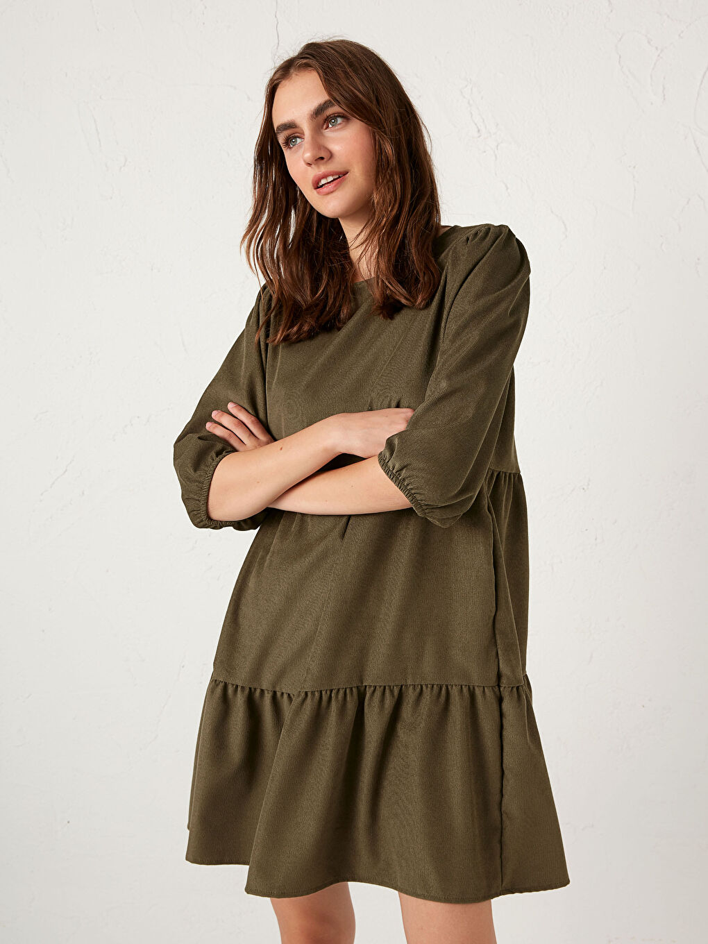 فستان نسائي بياقة دائرية سادة بأكمام قصيرة-2