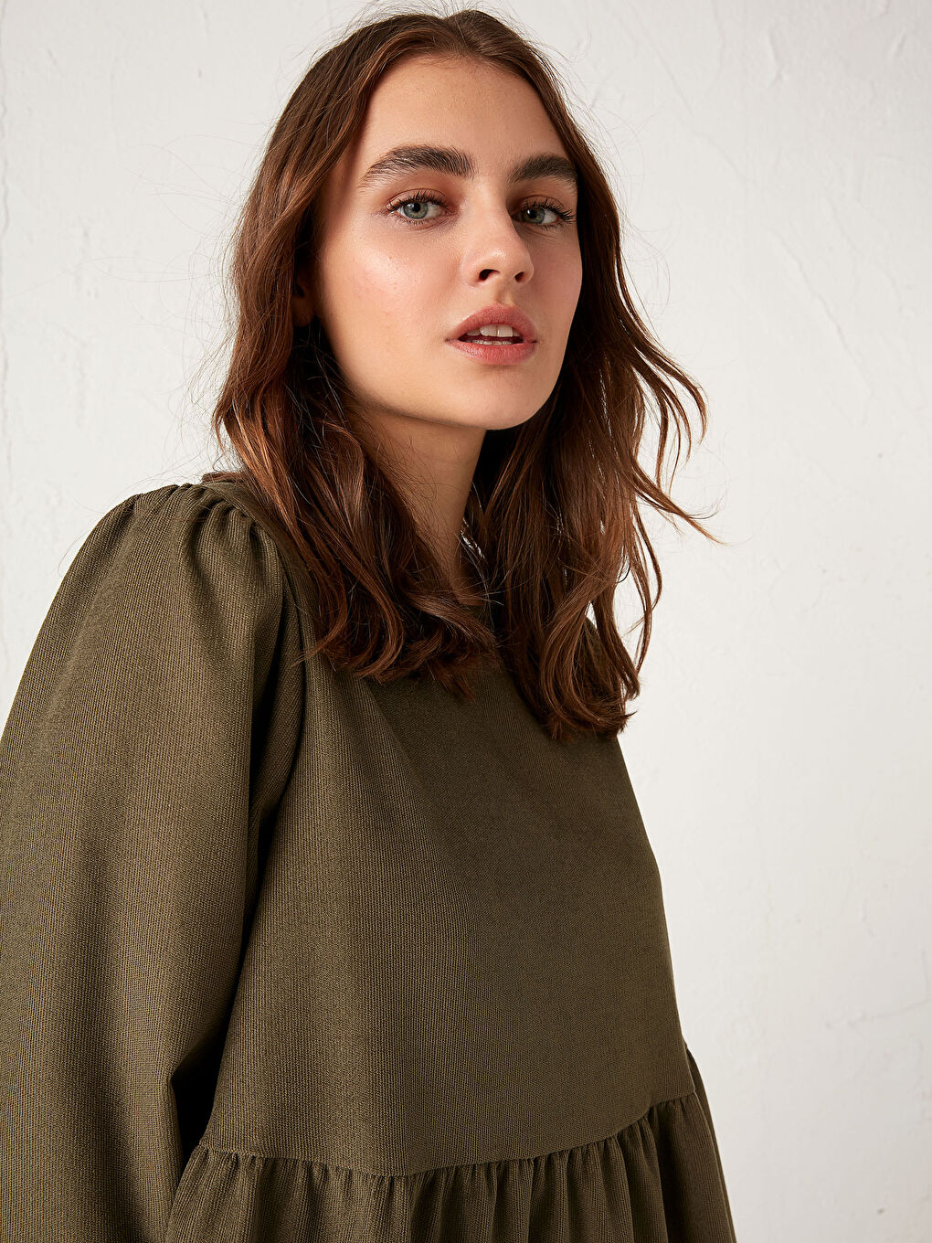 فستان نسائي بياقة دائرية سادة بأكمام قصيرة-3