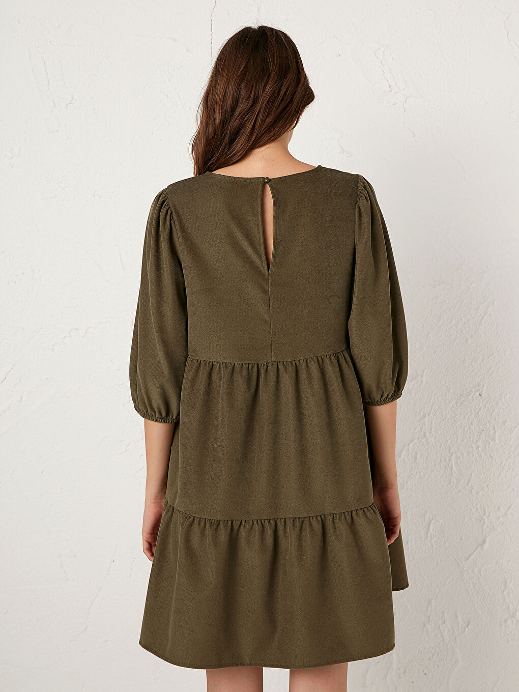 فستان نسائي بياقة دائرية سادة بأكمام قصيرة-5