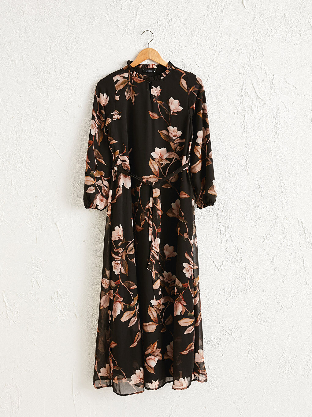 Robe ceinturée à motifs floraux