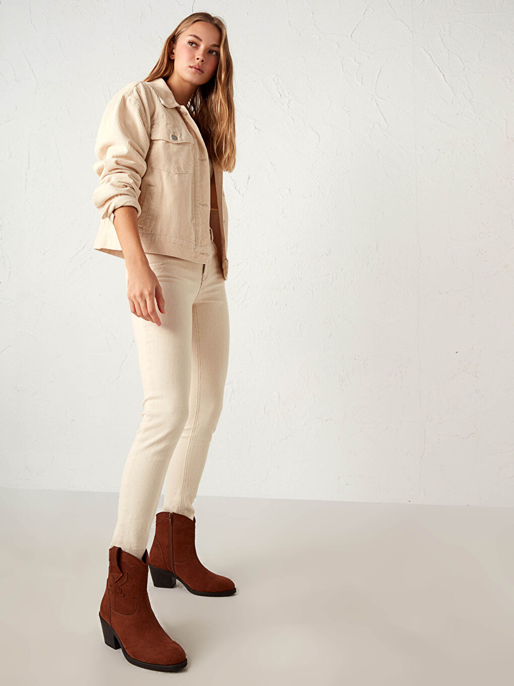 Bej Kadın Topuklu Bilek Boy Bot-1