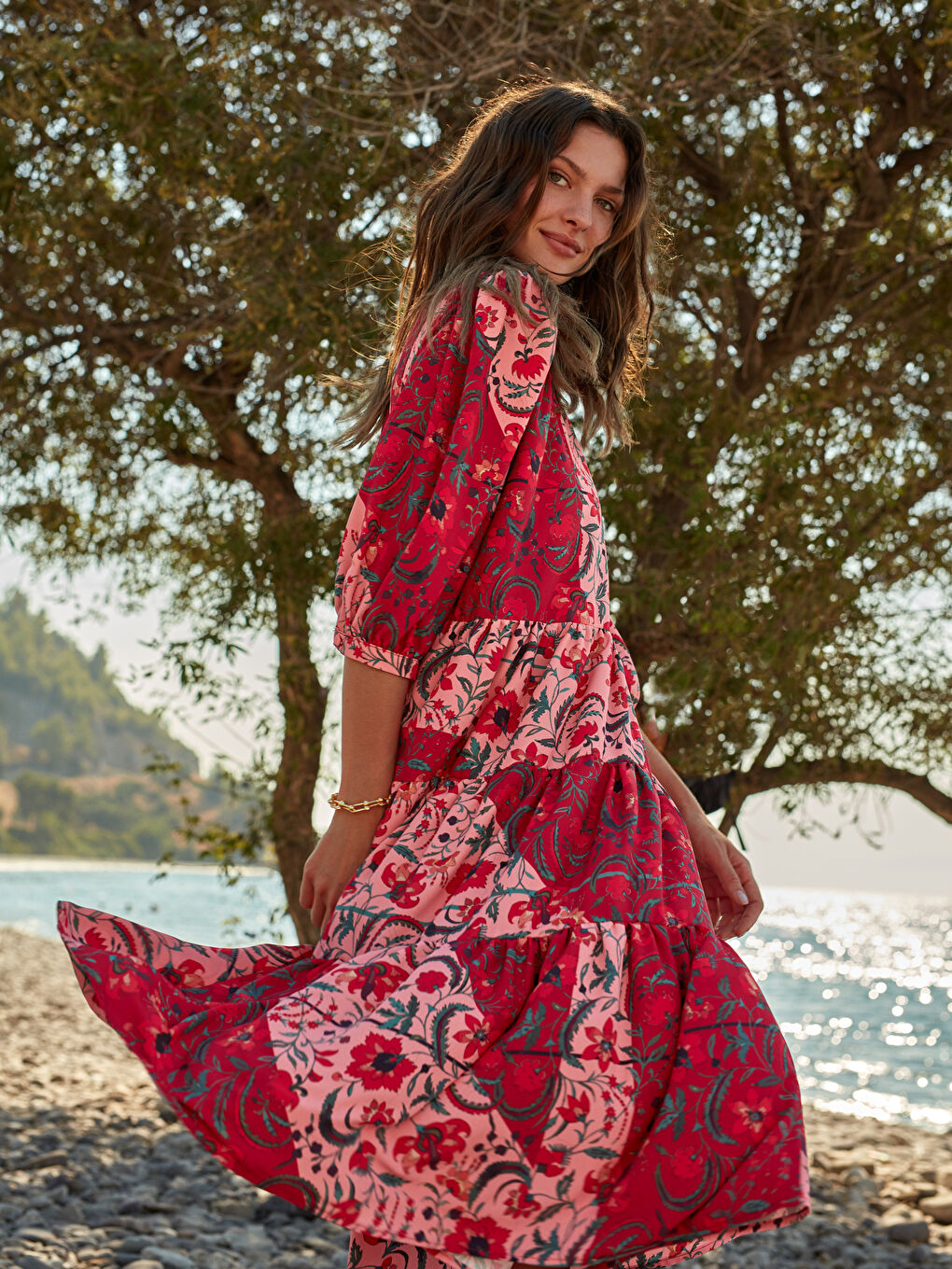 Kırmızı Çiçekli Kadın Elbise-1