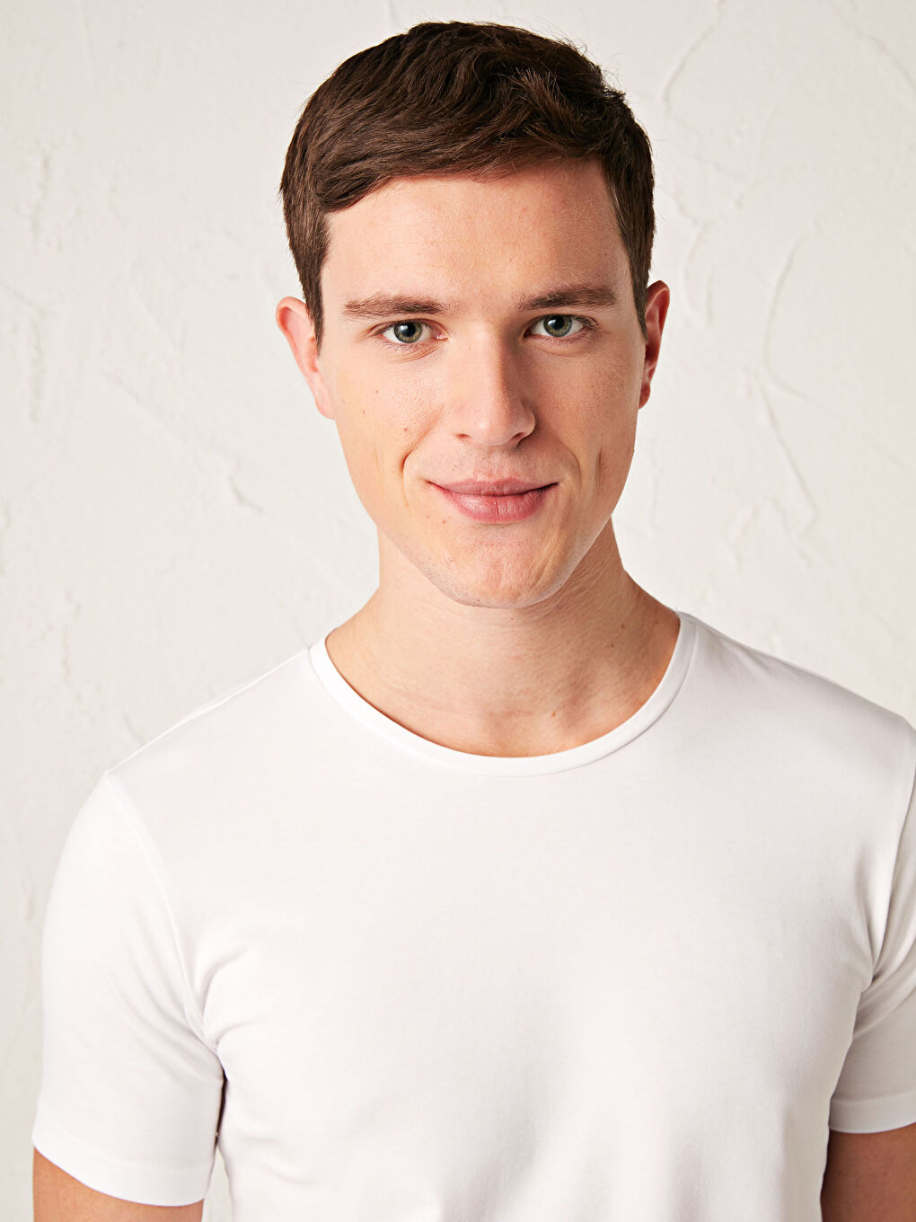 Beyaz Bisiklet Yaka Basic Penye Tişört