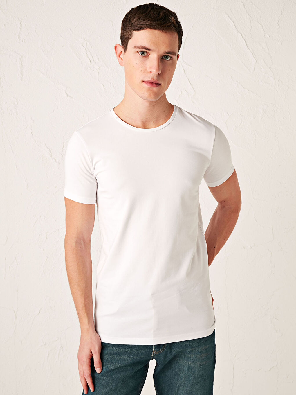 Beyaz Bisiklet Yaka Basic Penye Tişört-2