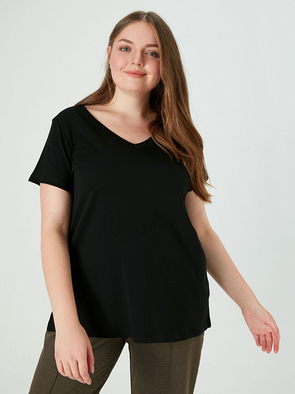 Siyah V Yaka Basic Tişört-1