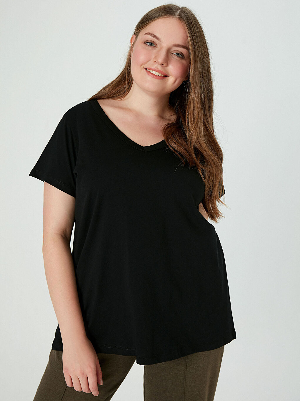 Siyah V Yaka Basic Tişört-2