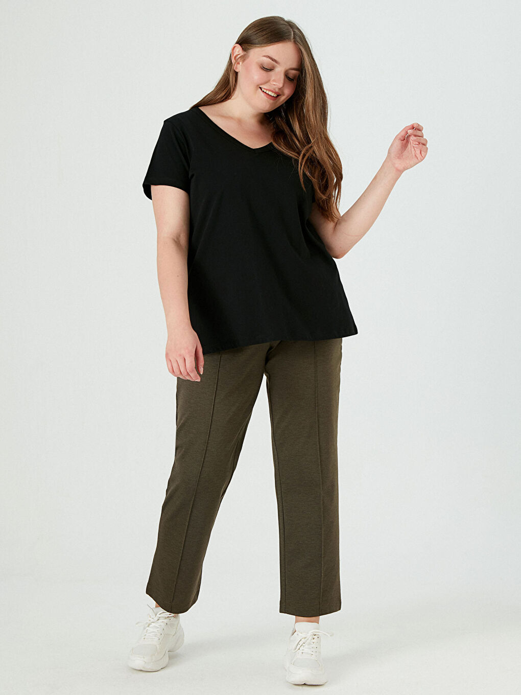 Siyah V Yaka Basic Tişört-3