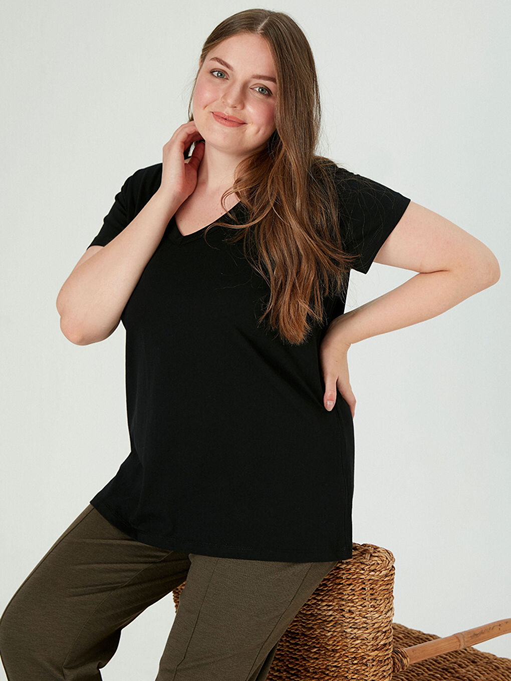 Siyah V Yaka Basic Tişört