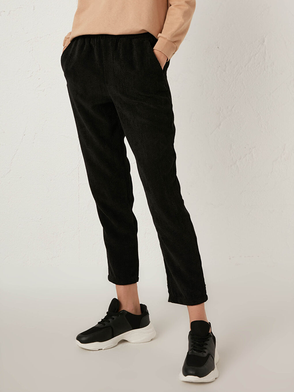 LCW Modest Elastic Waist Cropped Velvet Trousers -0WEQ65Z8-CVL