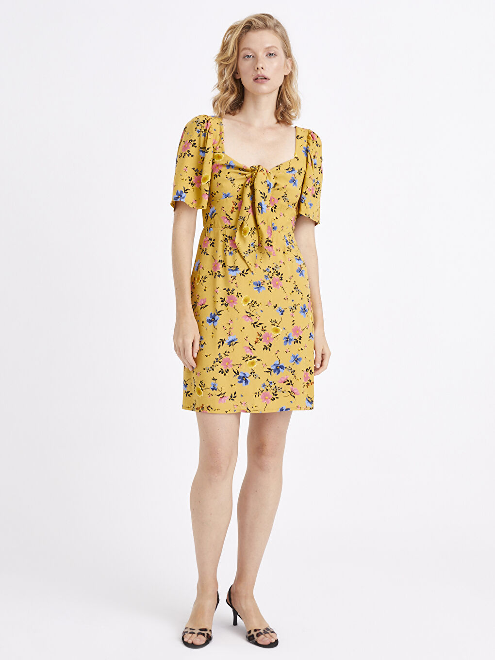 Sarı V Yaka Desenli Kuşaklı Elbise-1