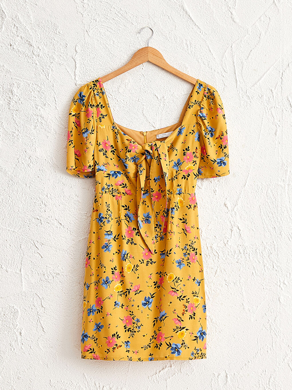 Sarı V Yaka Desenli Kuşaklı Elbise-2