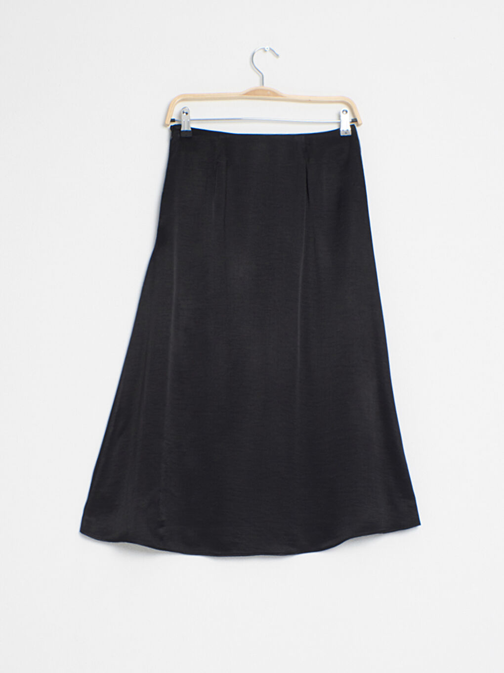 تەنوورەی ئافرەتانی ئەی-لاین لە قوماشی ساتەنی و کەمەری ئاسایی