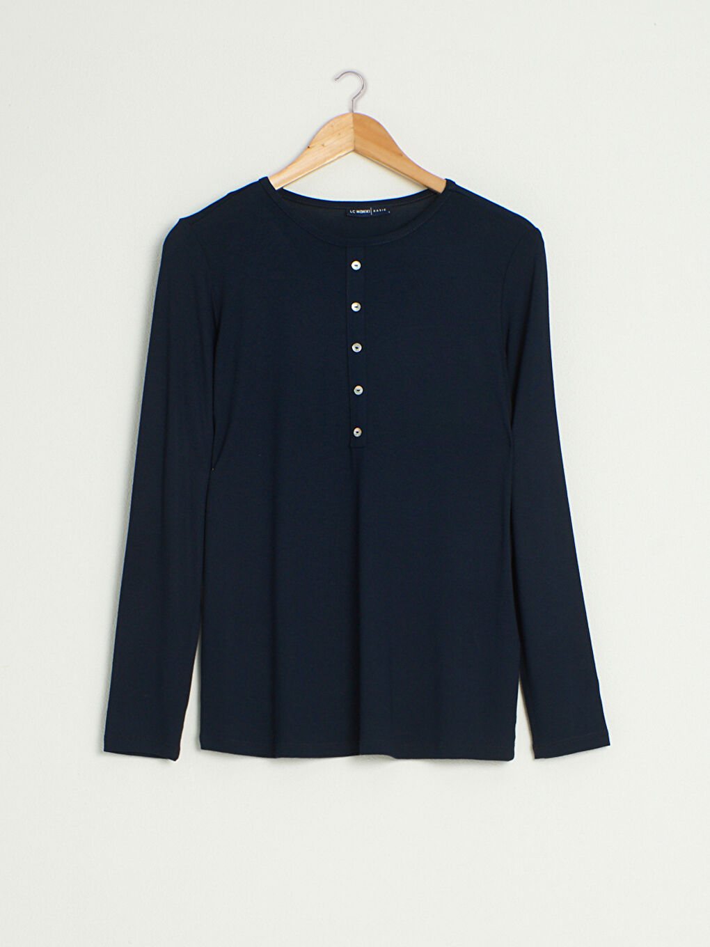 Lacivert Bisiklet Yaka Standart Fit Uzun Kollu Kadın Düğme Detaylı Tişört