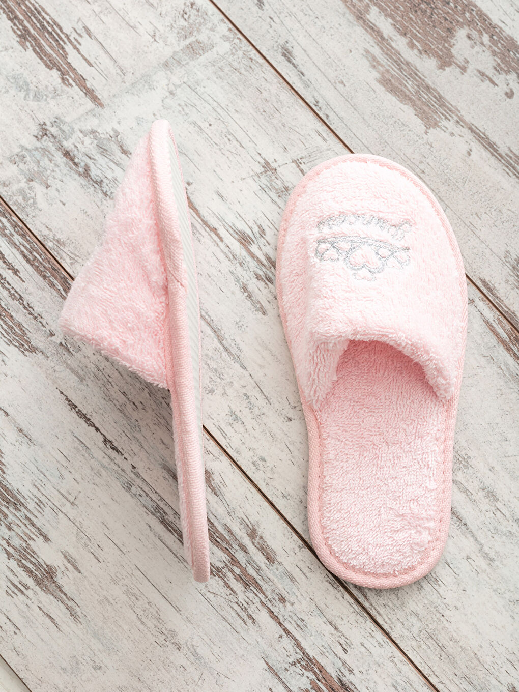 Домашние тапочки для девочки с вышивкой-1