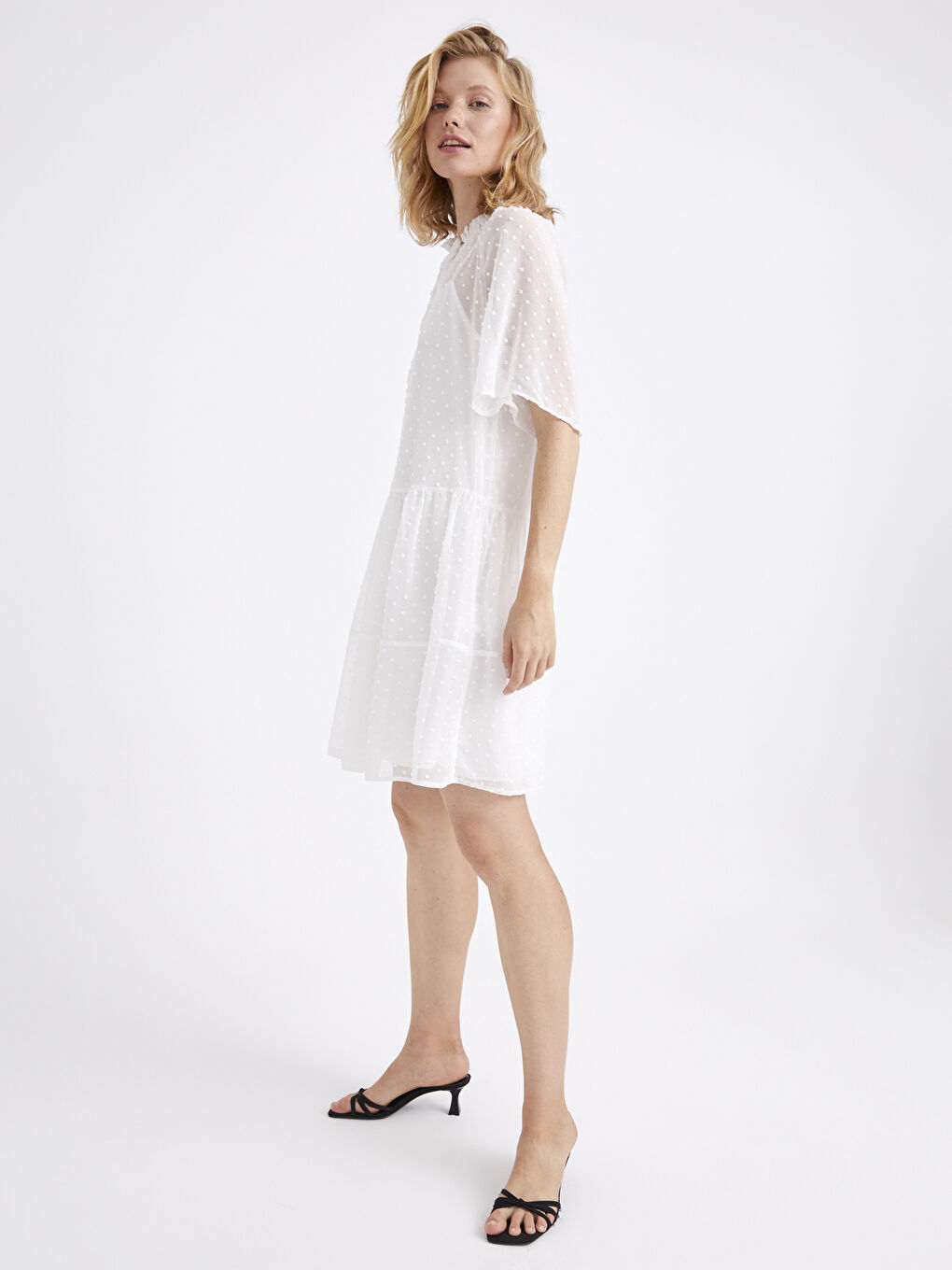 Ekru Dokulu Şifon Kumaştan Fırfır Detaylı Elbise-2