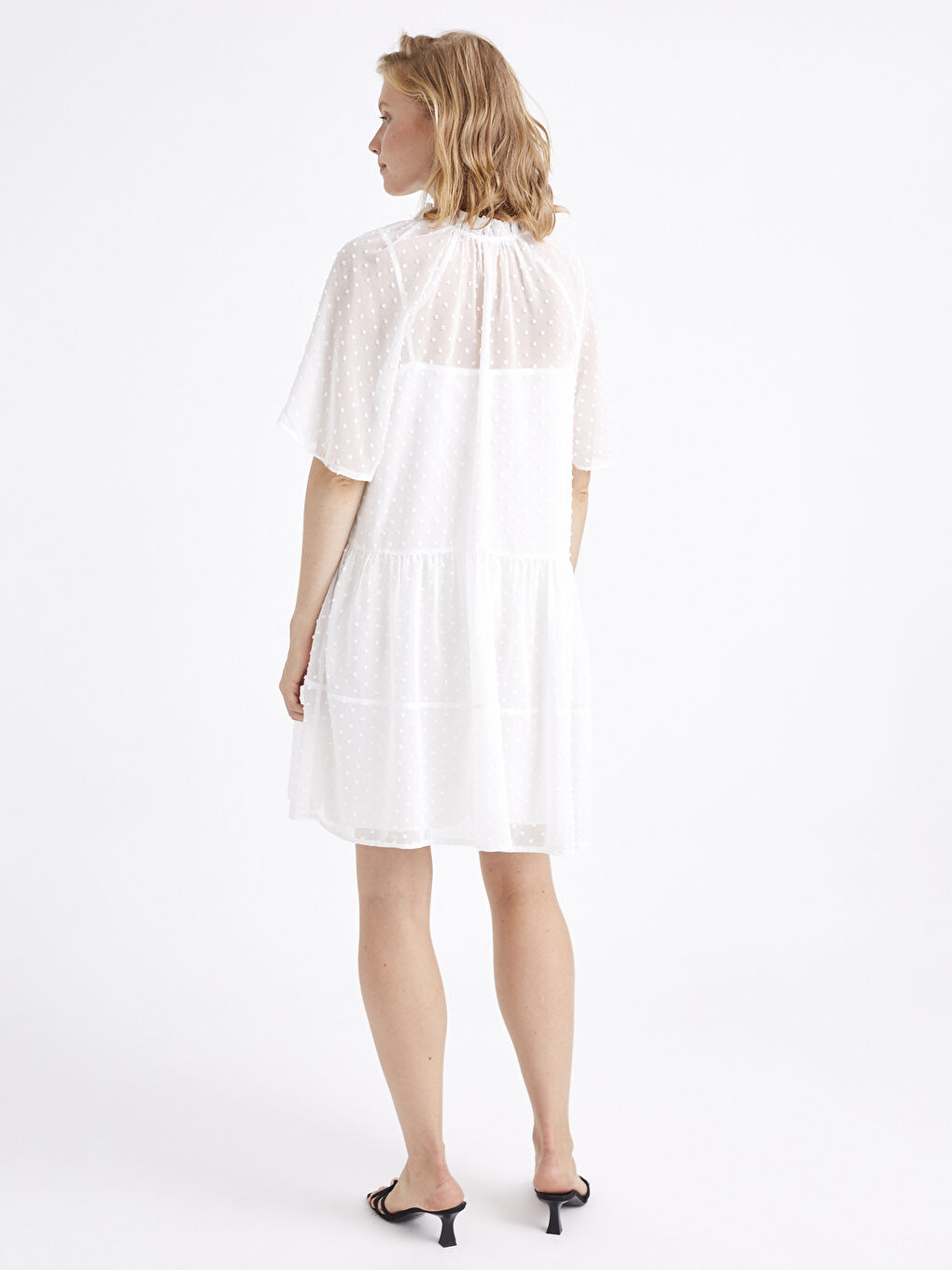 Ekru Dokulu Şifon Kumaştan Fırfır Detaylı Elbise-3