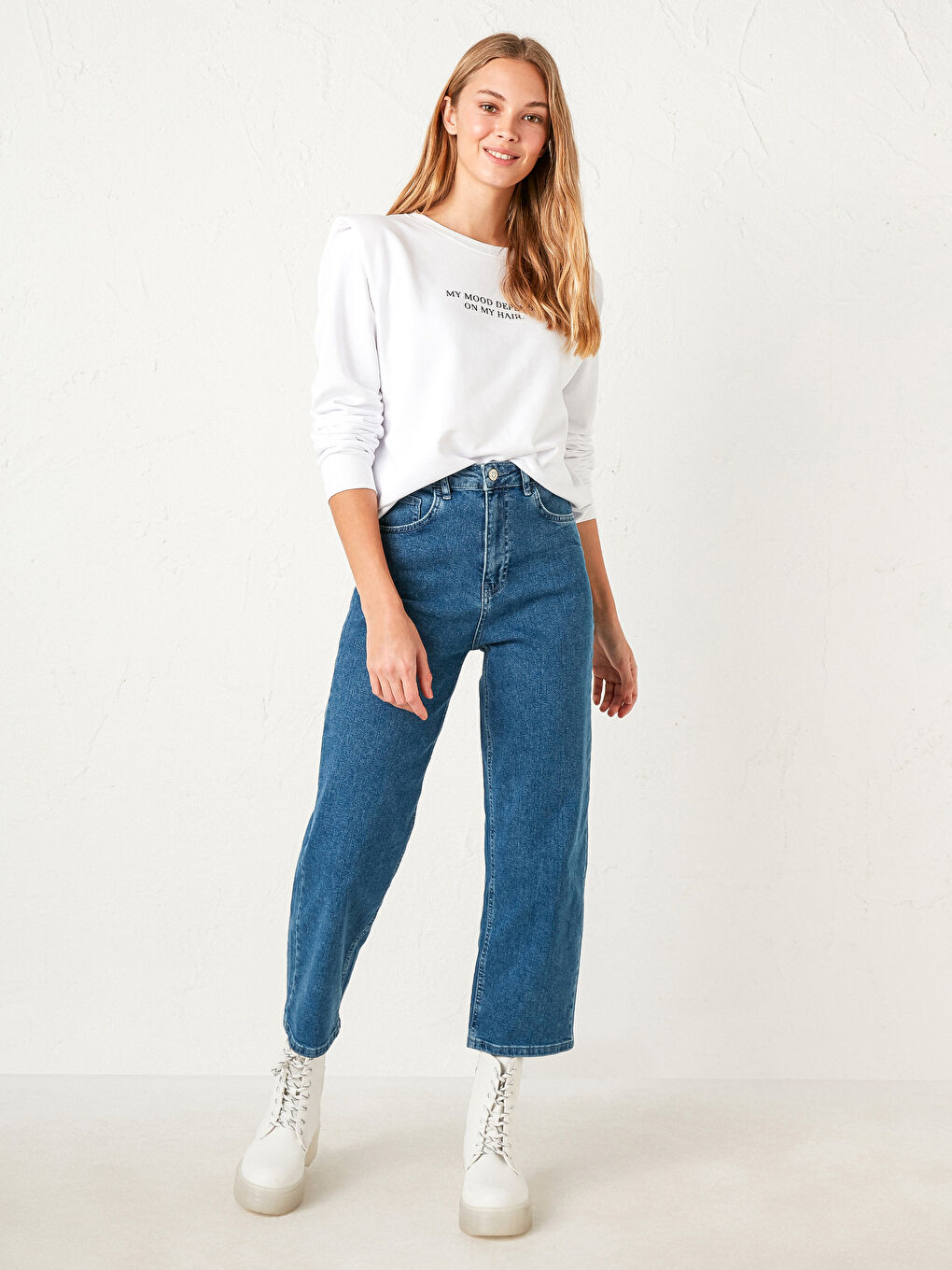 جينز واسع الأرجل