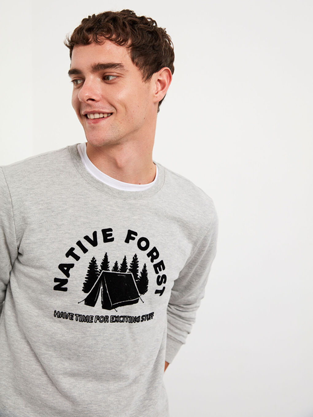 سويت شيرت ثقيل مطبوع برقبة دائرية-2