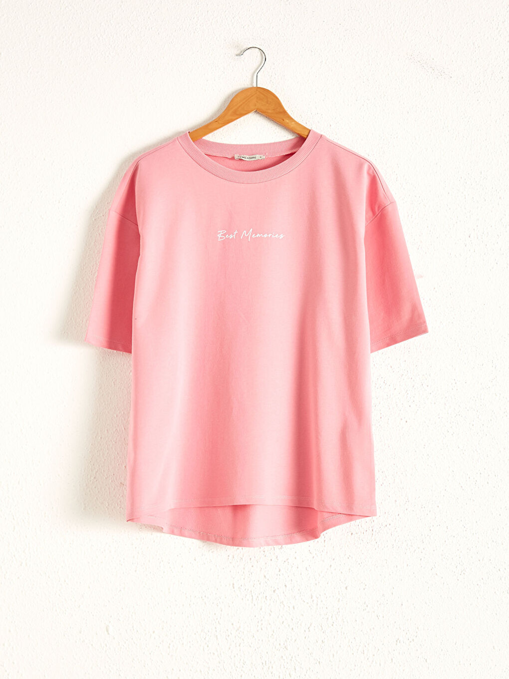 تيشيرت نسائي من نسيج سويت شيرت بأكمام قصيرة ورقبة دائرية وطبعة حروف