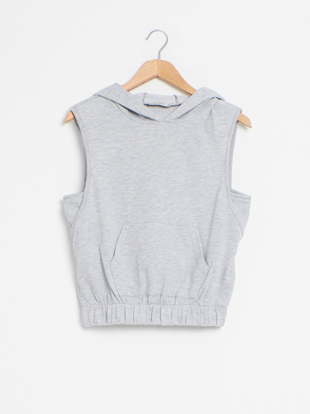 رياضي نشط بدون أكمام بكابوش