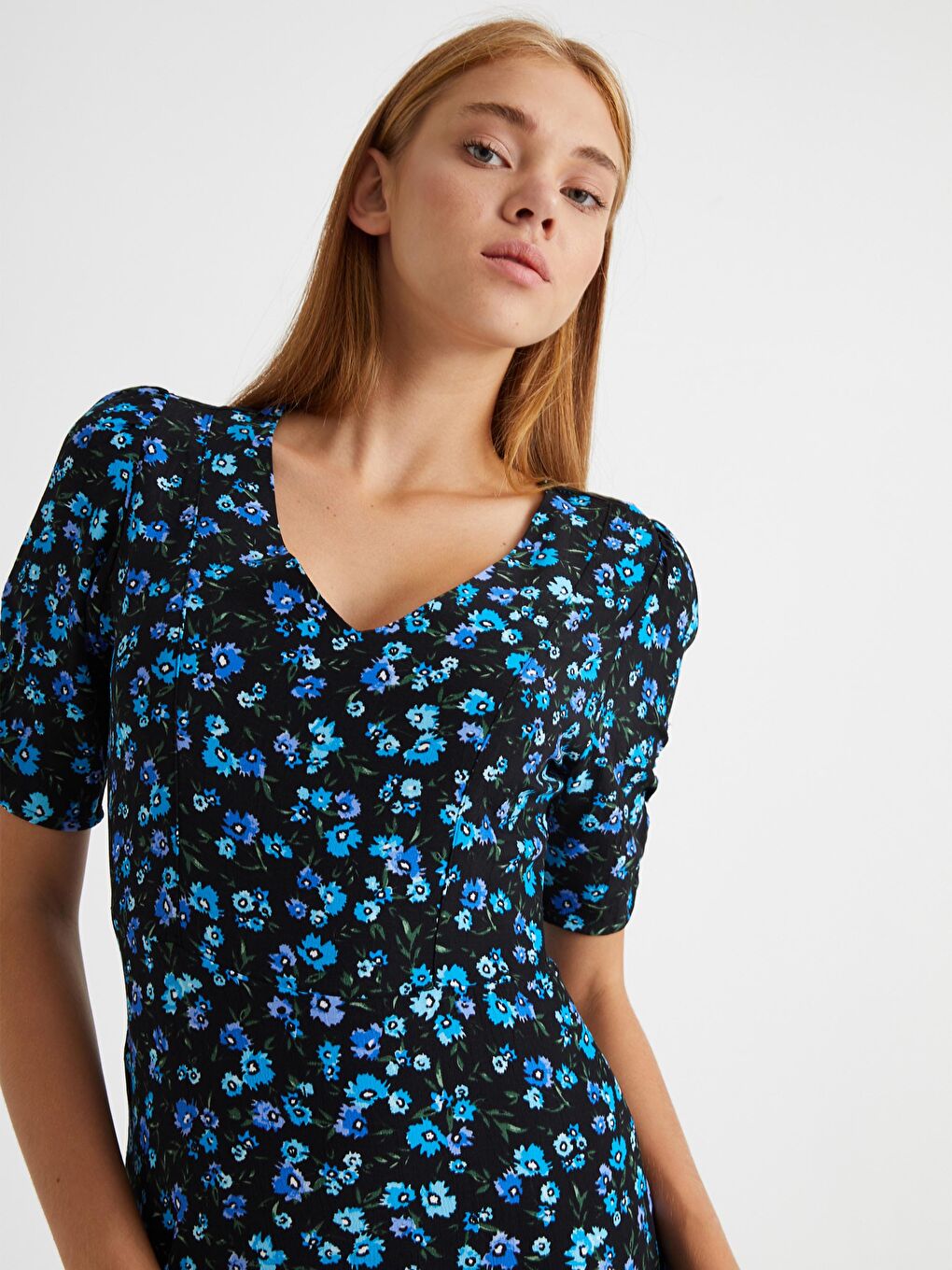 Çiçek Desenli Asimetrik Viskon Elbise-4