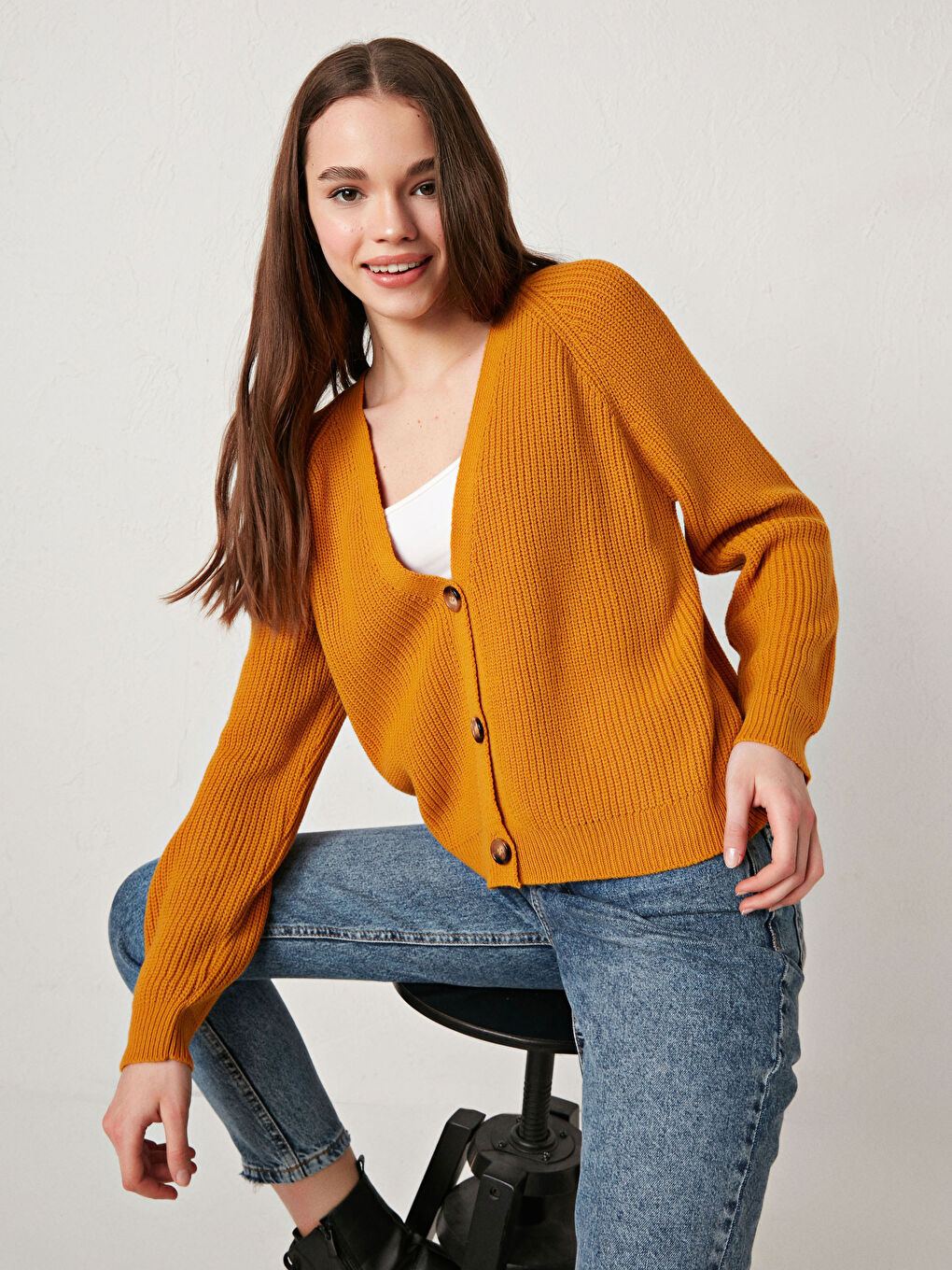 Sarı V Yaka Akrilik Triko Hırka-1