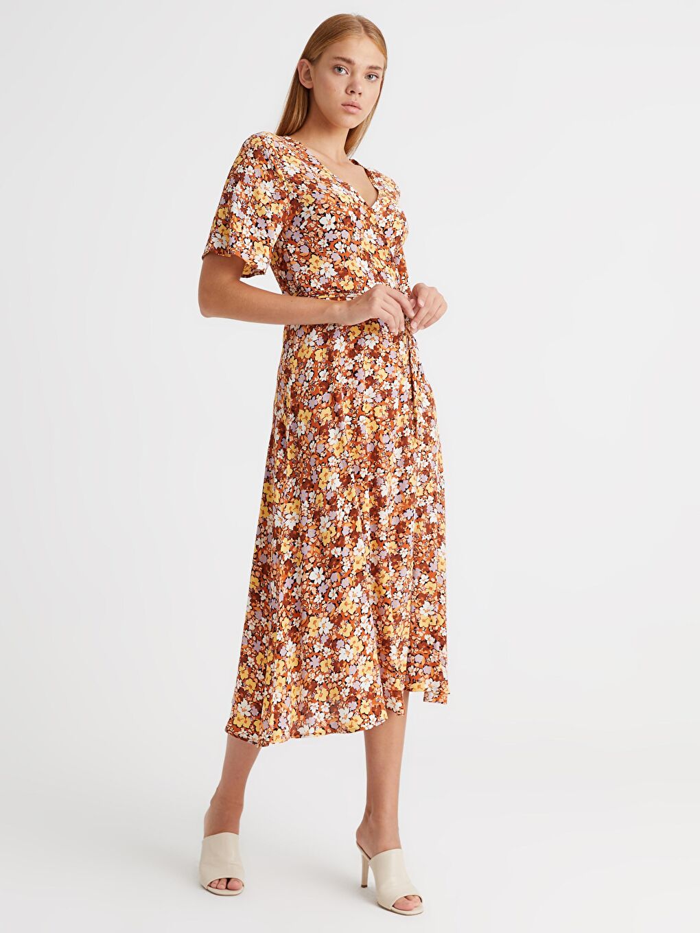 Haljina od viskoze sa dvorednim kopčanjem